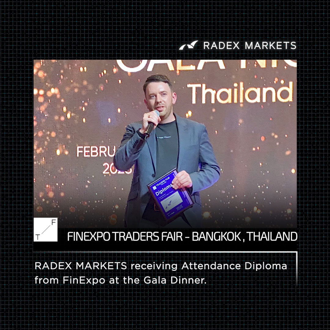 Receiving Attendance Diploma at FinExpo